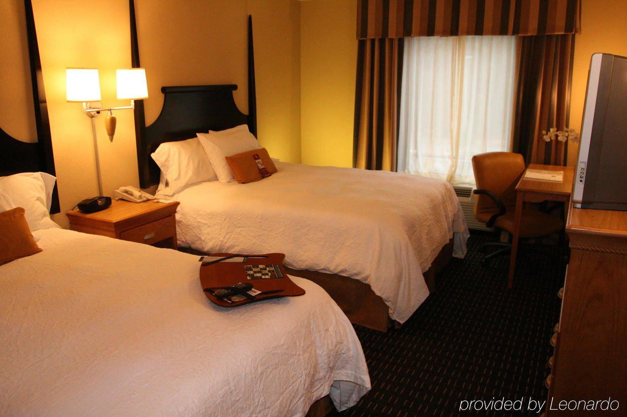 Hampton Inn & Suites Mobile Providence Park/Airport Room photo